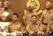 पुलिस की छापेमारी में 25.30 लाख रुपए नकद, 13 मोबाइल फोन और 6 कारें बरामद