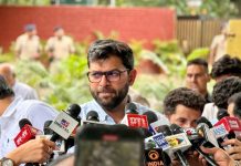 एचएयू छात्रों के साथ राज्यपाल से मिले दिग्विजय, लाठीचार्ज का पूरा घटनाक्रम बताया