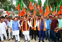 अधिकारी जान लें कि सरकारें आती जाती रहती हैं, भावनाएं कुचलने का प्रयास न करें : जयराम ठाकुर
