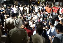 थाने में संदिग्ध हालात में युवक की मौत, चोरी के केस में पकड़े गए अभिषेक ने फंदा लगाकर दी जान ;परिजनों का बवाल