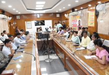 समाधान शिविर में आने वाली शिकायतों का प्राथमिकता के आधार पर निपटारा करें अधिकारी- उपायुक्त