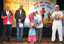 मुख्यमंत्री ने शिमला में 12वीं हिमाचल प्रदेश पुलिस हाफ मैराथन विजेताओं को किया सम्मानित