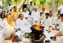 बड़ी संख्या में राजनेताओं, सामाजिक हस्तियों ने श्रद्धांजलि सभा में पहुँच स्व. श्रीमती राजवती को नमन किया