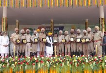 मुख्यमंत्री ने 26 प्रमुख हस्तियों को राज्य पुरस्कार से सम्मानित किया