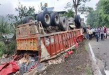 नादौन-अंब मार्ग पर हादसा: अनियंत्रित होकर पलटा ट्राला, राहगीर महिला की चपेट में आने से मौत