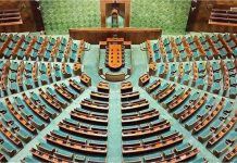 Parliament of India: संसद की सुरक्षा में बड़ी चूक, दीवार फांदकर अंदर घुसा शख्स, हिरासत में लिया