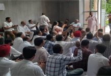 Ludhiana : FIR दर्ज होने के बाद भी डटे हैं भाजपा काउंसलर, जमकर की जा रही नारेबाजी