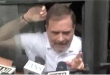 वोटर लिस्ट विवाद: विपक्ष का संसद से मार्च, पुलिस ने राहुल गांधी समेत कई नेताओं को हिरासत में लिया