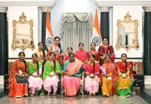 पंजाब के सरकारी स्कूल के विद्यार्थियों ने राष्ट्रपति भवन में राष्ट्रपति के साथ मनाया राखी का त्योहार