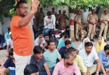 69000 शिक्षक भर्ती में आरक्षित वर्ग के साथ अन्याय, अभ्यर्थियों ने केशव मौर्य के आवास का किया घेराव; सुप्रीम कोर्ट में फंसा न्याय, कब मिलेगा हक?