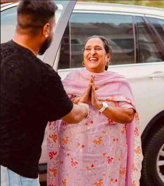 10_17_287331061khan-saab