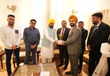 यूनियन बैंक ऑफ़ इंडिया ने मुख्यमंत्री के मिशन चढ़दी कला के तहत बाढ़ पीड़ितों के लिए दो करोड़ रुपये का योगदान दिया