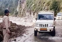 Himachal: कुल्लू-मनाली राष्ट्रीय राजमार्ग पर 21 दिनाें बाद एकतरफा यातायात बहाल, लाेगाें ने ली राहत की सांस