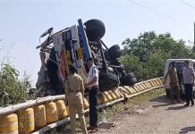 हिमाचल में बड़ा हादसा: पंजाब के यात्रियों से भरा ट्रक पलटा, 2 की मौत, कई घायल