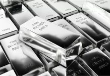 Silver Price: रिटर्न के मामले में गोल्ड से आगे निकली चांदी, अब तक करा चुकी है इतना फायदा