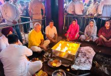 मनीष सिसोदिया आश्विन के पहले पावन नवरात्र के अवसर पर पटियाला के श्री काली देवी मंदिर में हुए नतमस्तक