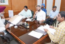 वित्त मंत्री हरपाल सिंह चीमा द्वारा जिला परिषद और पंचायत समिति कर्मचारियों को समय पर पेंशन देने के आदेश
