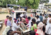 Jharkhand Road Accident: हाटगम्हरिया में भीषण सड़क हादसे में 3 लोगों की मौत….10 घायल, ट्रक और वैन की भयानक टक्कर; उड़े परखच्चे