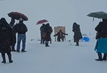 Jammu Kashmir में ठंड ने दी दस्तक, सीजन की पहली बर्फबारी शुरू