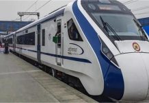 अचानक बीच रास्ते रोकी गई वंदे भारत ट्रेन, ढाई घंटे यात्रियो को लेकर ट्रैक पर खड़ी रही…जानिए क्या था कारण