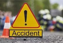 बड़ा हादसा टला: तेज रफ्तार डिफेंडर ने मारी टक्कर, पांच गाड़ियां और बाइक आपस में भिड़ीं, मची अफरा-तफरी