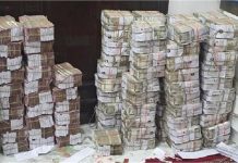 2300 तोला सोना, ₹196 करोड़ से ज्यादा कैश, 600 लीटर चंदन तेल – इत्र कारोबारी के घर पड़ी थी देश की सबसे बड़ी Income Tax रेड