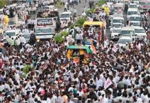 Farmers Protest: लंबी लड़ाई के लिए हाईवे पर बैठे हजारों किसान, भारत बंद की चेतावनी, ट्रैक्टरों में राशन, दवाइयां, पानी और तंबू तक मौजूद