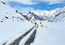हिमाचल में बढ़ती ठंड ने जमाई सड़कें, हुए जोखिम भरे रास्ते, जानिए मौसम को लेकर अपडेट