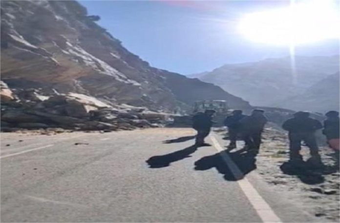 2025_11image_11_36_146053393lahaul-ll
