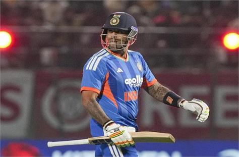 2025_12image_10_21_167654070ind-vs-sa-suryakumar-y-ll