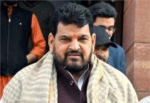 कुलदीप सेंगर को मिला बृजभूषण सिंह का साथ, बोले- वो निर्दोष हैं, उनके खिलाफ साजिश रची गई है
