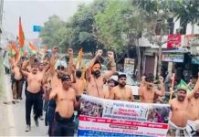 Kurukshetra: हाथों-पैरों में जंजीरें बांध सड़कों पर उतरे PGI रोहतक के कच्चे कर्मचारी, दी ये चेतावनी