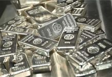 Silver Price Shock: चांदी में 50 साल की सबसे बड़ी गिरावट, क्या 2 लाख के नीचे आएगा भाव? निवेशकों में घबराहट