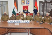 सरहद पार ग़ैर- कानूनी हथियारों की तस्करी में शामिल माड्यूल के साथ संबंधित दो आरोपी 5 आधुनिक पिस्तौल सहित अमृतसर से काबू