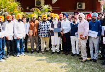 गुरमीत सिंह खुडियां ने साथी पोर्टल कार्यों को उचित बनाने के लिए सीड सर्टिफिकेशन अधिकारियों को सौंपे 40 टेबलेट्स