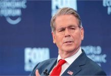 रूसी तेल पर US का यू-टर्न: भारत को दी 30 दिन की छूट, पर अमेरिकी मंत्री के एक्टर वाले बयान ने मचाई खलबली