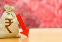 Rupee Crashes: रुपया धड़ाम! डॉलर के मुकाबले पहली बार 95 के पार, रिकॉर्ड गिरावट से बाजार में हड़कंप