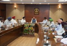 मोहिंदर भगत द्वारा बागवानी परियोजनाओं की प्रगति संबंधी अधिकारियों के साथ विशेष समीक्षा बैठक