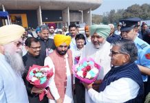 पंजाब विधानसभा स्पीकर और मुख्यमंत्री ने पंजाब के राज्यपाल का विधानसभा पहुँचने पर किया हार्दिक स्वागत