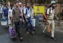 West Bengal Election 2026: बंगाल में 142 सीटों पर वोटिंग शुरू, मिथुन चक्रवर्ती बेलगाछिया में डाला वोट