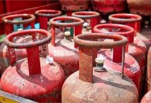LPG Delivery: गैस एजेंसियों में भीड़ न लगाएं उपभोक्ता, घर बैठे मिलेगा सिलेंडर