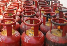 LPG cylinder Hike: महंगाई का तगड़ा झटका, कॉमर्शियल गैस सिलेंडर के दाम में बढ़ोतरी, चार महीने में इतना हुआ महंगा