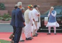 PM मोदी और राहुल की इस केमिस्ट्री ने सबको चौकाया, खास मुलाकात ने सोशल मीडिया पर मचाई हलचल, 1 मिनट 34 सेकेंड का वीडियो हुआ वायरल