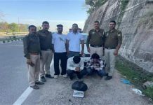 नाकाबंदी के दौरान पुलिस ने रुकवाई एक संदिग्ध कार, तलाशी में मिली ऐसी चीज…सीधे जेल पहुंच गए पंजाब के 2 युवक