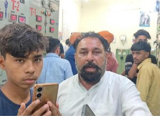 बिजली घर का गेट तोड़कर अंदर घुसे लोग, मौके पर हुआ हाईवोल्टेज हंगामा