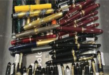 Ahmedabad airport पर अनोखी तस्करी: जापान से लाए गए 30 लाख के राजसी पेन, एक की कीमत 40 से 50 हजार के बीच