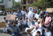 पंजाब भर में जनता का गुस्सा फूटा, दलबदलू सांसदों को दीवारों और सड़कों पर ‘पंजाब के गद्दार’ के नारों का करना पड़ा सामना