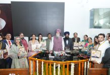 स्पीकर ने उत्कृष्ट एवं विशिष्ट हस्तियों को भारत विभूषण सम्मान प्रदान किया