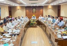 हरभजन सिंह ई.टी.ओ. द्वारा लोक निर्माण विभाग की सड़कों की प्रगति संबंधी समीक्षा बैठक