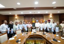 हरदीप सिंह मुंडियां ने तहसीलदारों और नायब तहसीलदारों को पदोन्नति पत्र सौंपे